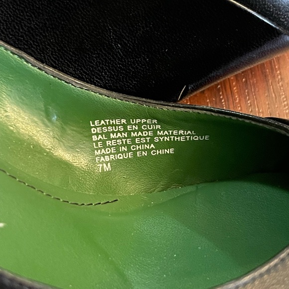 Sz.7-NWOB- Black Leather Wedge Pumps- Chinese Laundry - Picture 9 of 9